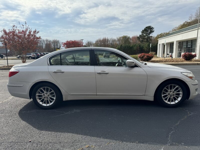 2011 HYUNDAI GENESIS