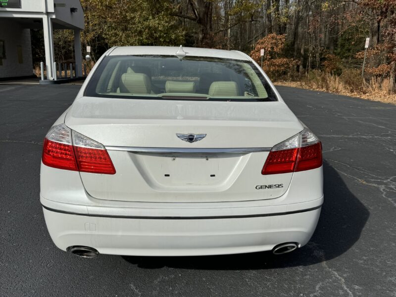 2011 HYUNDAI GENESIS