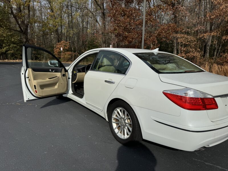 2011 HYUNDAI GENESIS