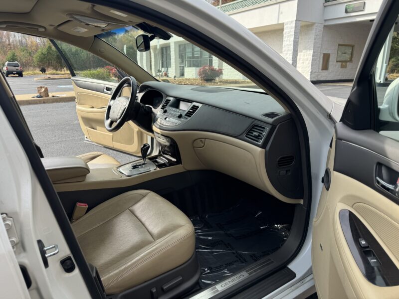 2011 HYUNDAI GENESIS