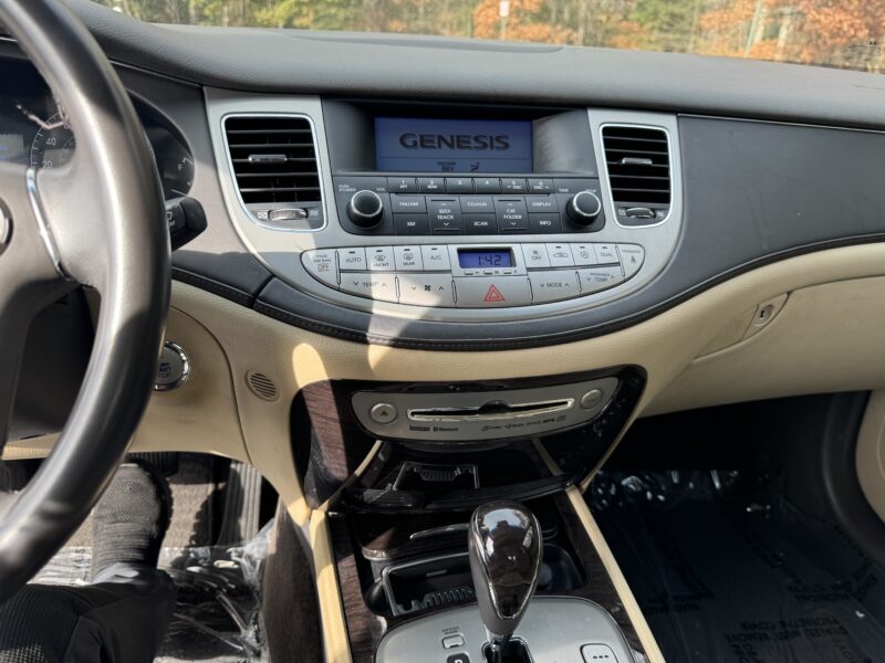 2011 HYUNDAI GENESIS